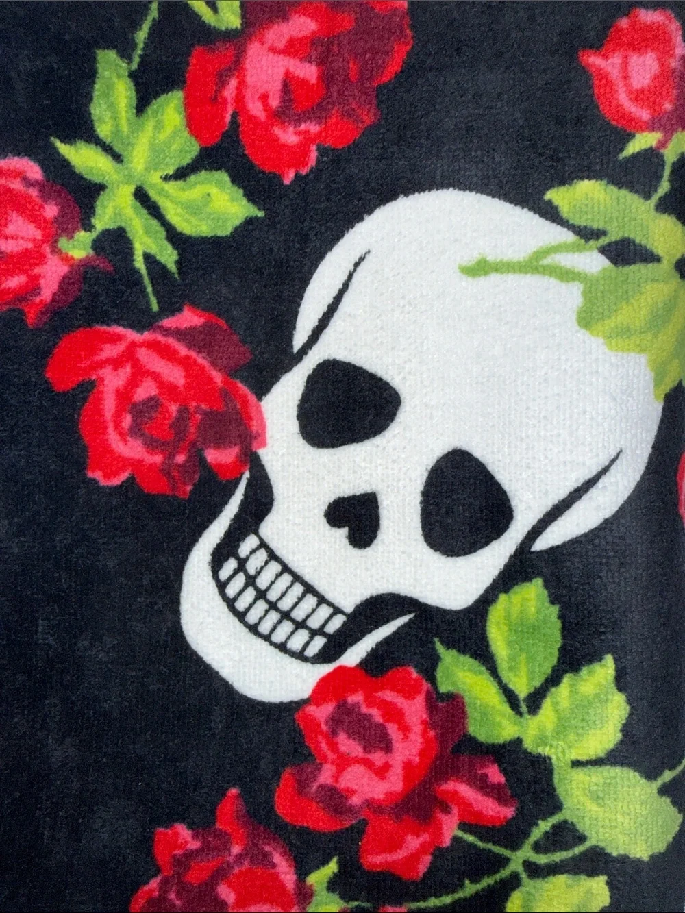 NWT Betsey Johnson 2 Pc 100% Velour Cotton Bath Towels Skull Garden Roses Black